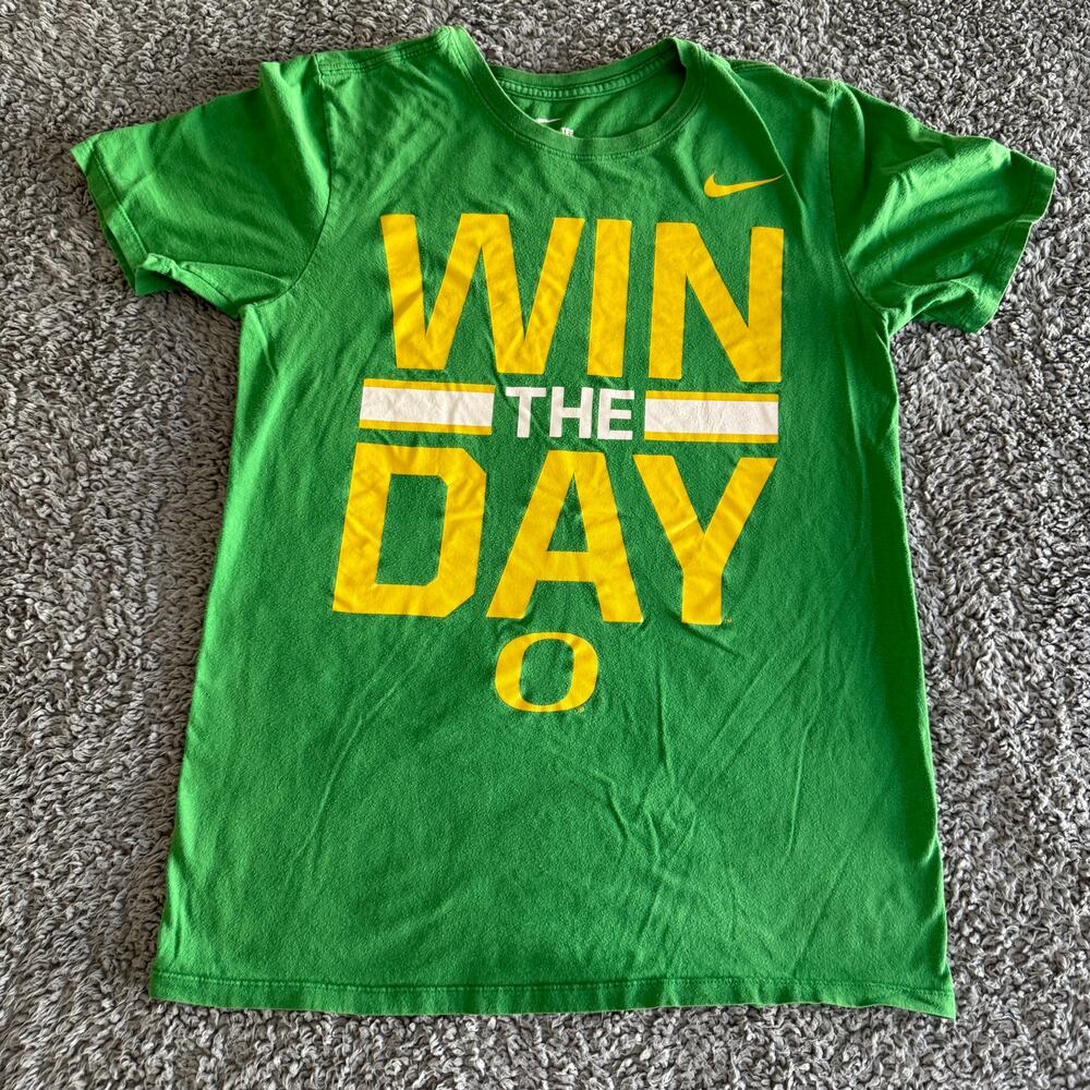 Nike NCAA Oregon Ducks Logo "Win the Day" Green Nike Tee Shirt Men's Small